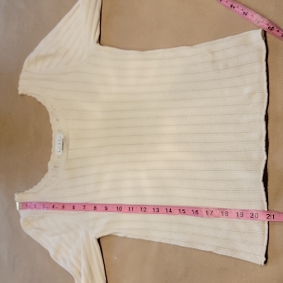 Nicole Miller Size XS Cream Colored Knit Long Sleeve Pullover Shirt. EUC - Picture 8 of 11